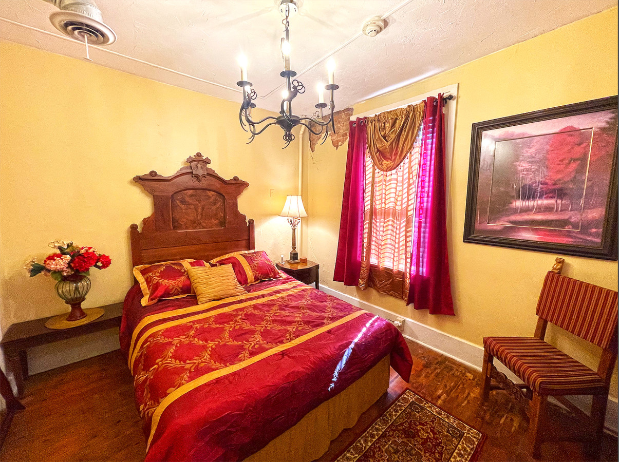 Dottie's Place in Heart of Historic Roscoe Village