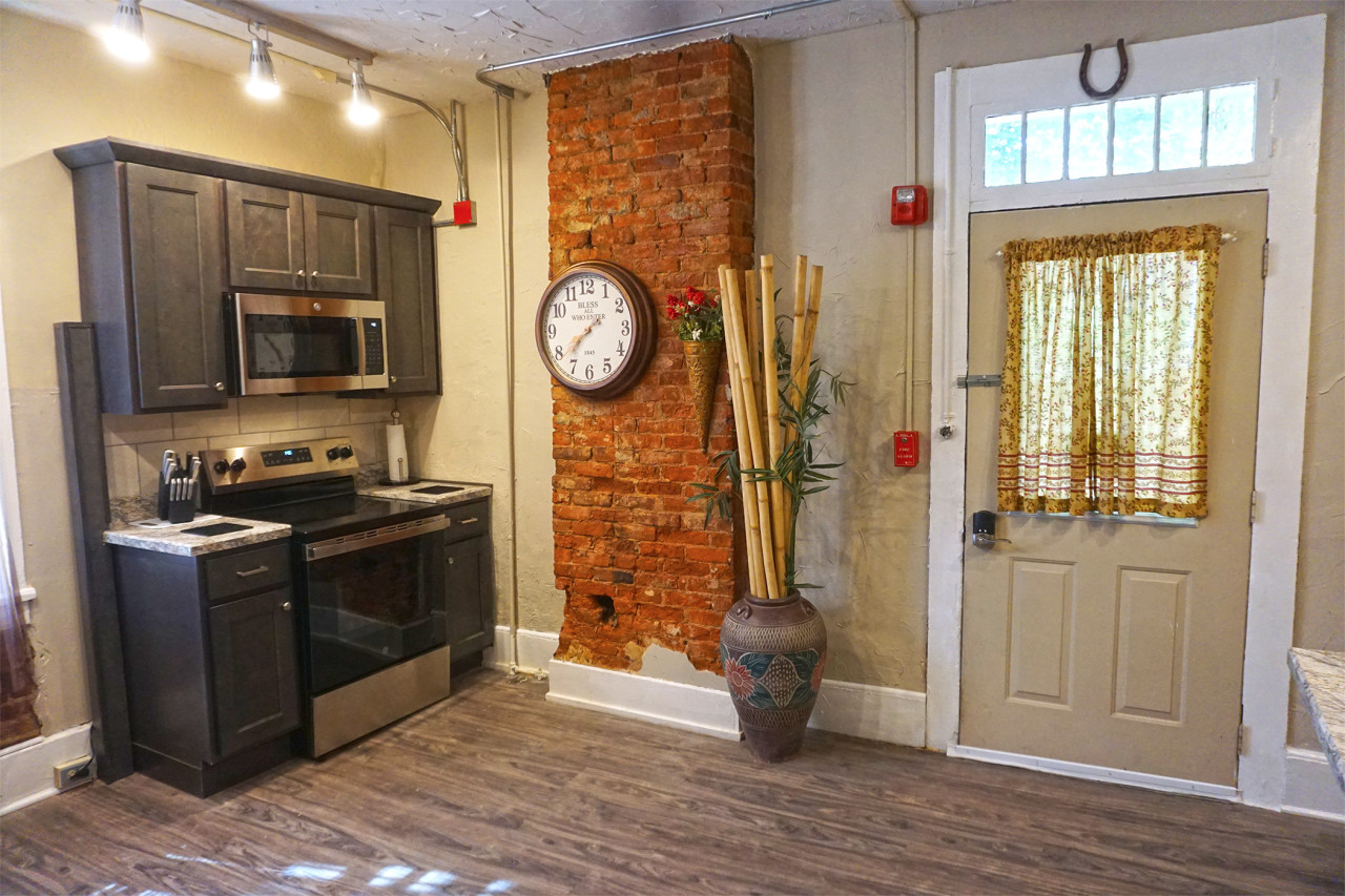 Dottie's Place in Heart of Historic Roscoe Village