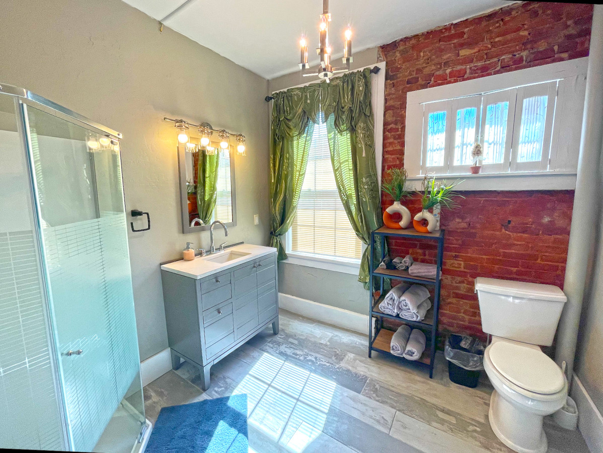 Dottie's Place in Heart of Historic Roscoe Village