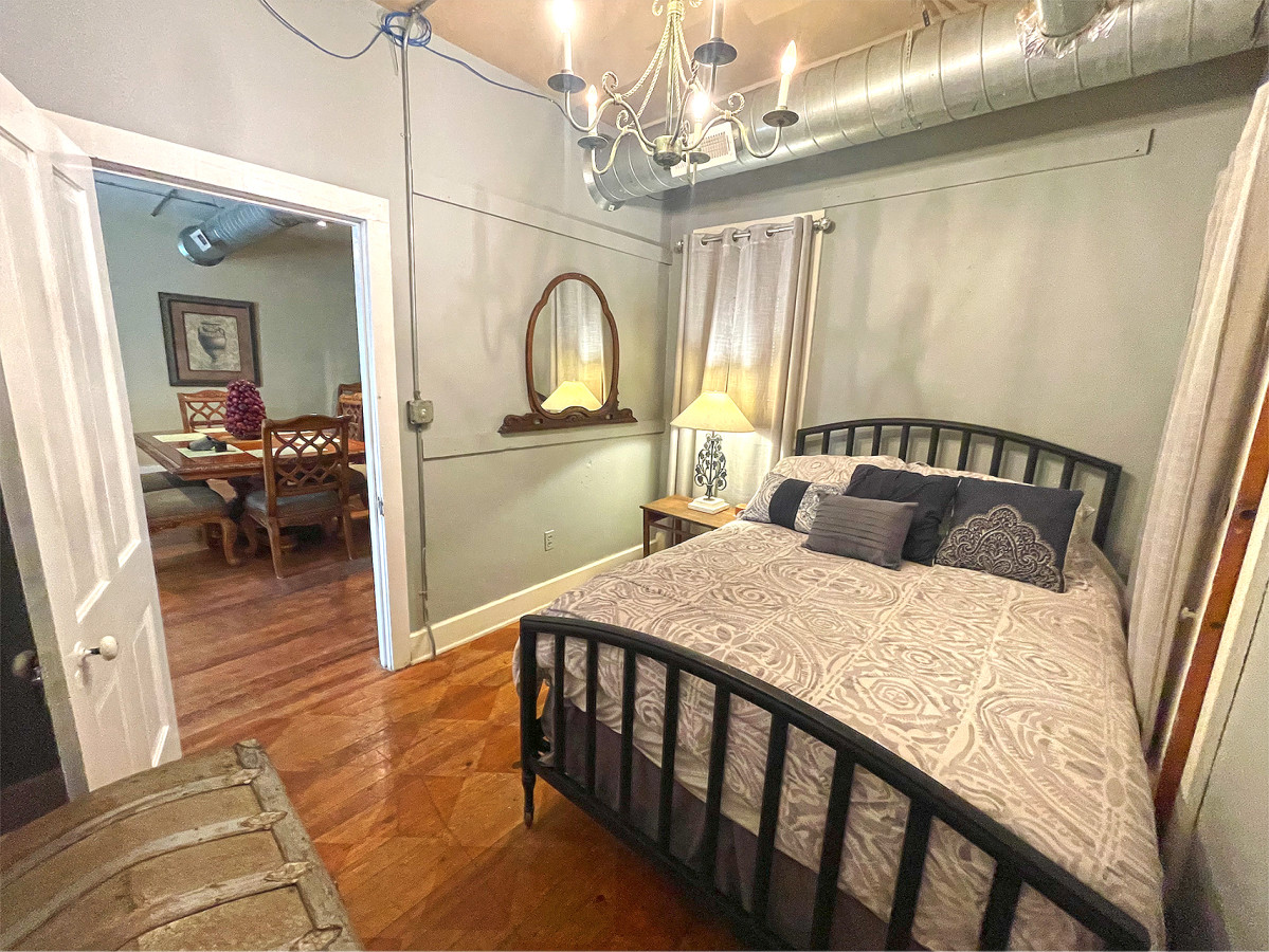 Dottie's Place in Heart of Historic Roscoe Village