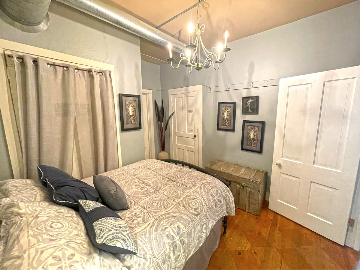 Dottie's Place in Heart of Historic Roscoe Village