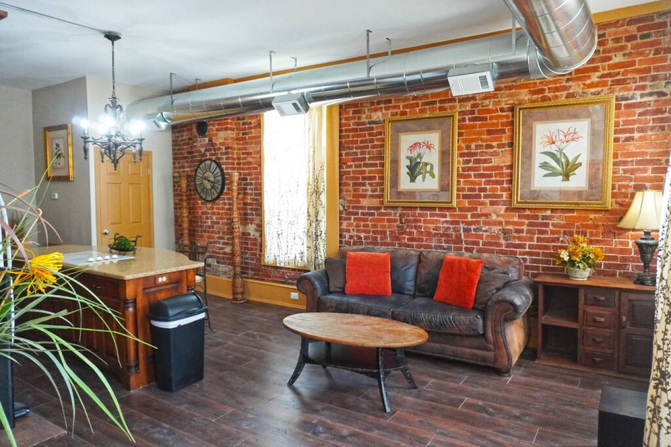 Shopping District Apt | Heart of Historic Downtown