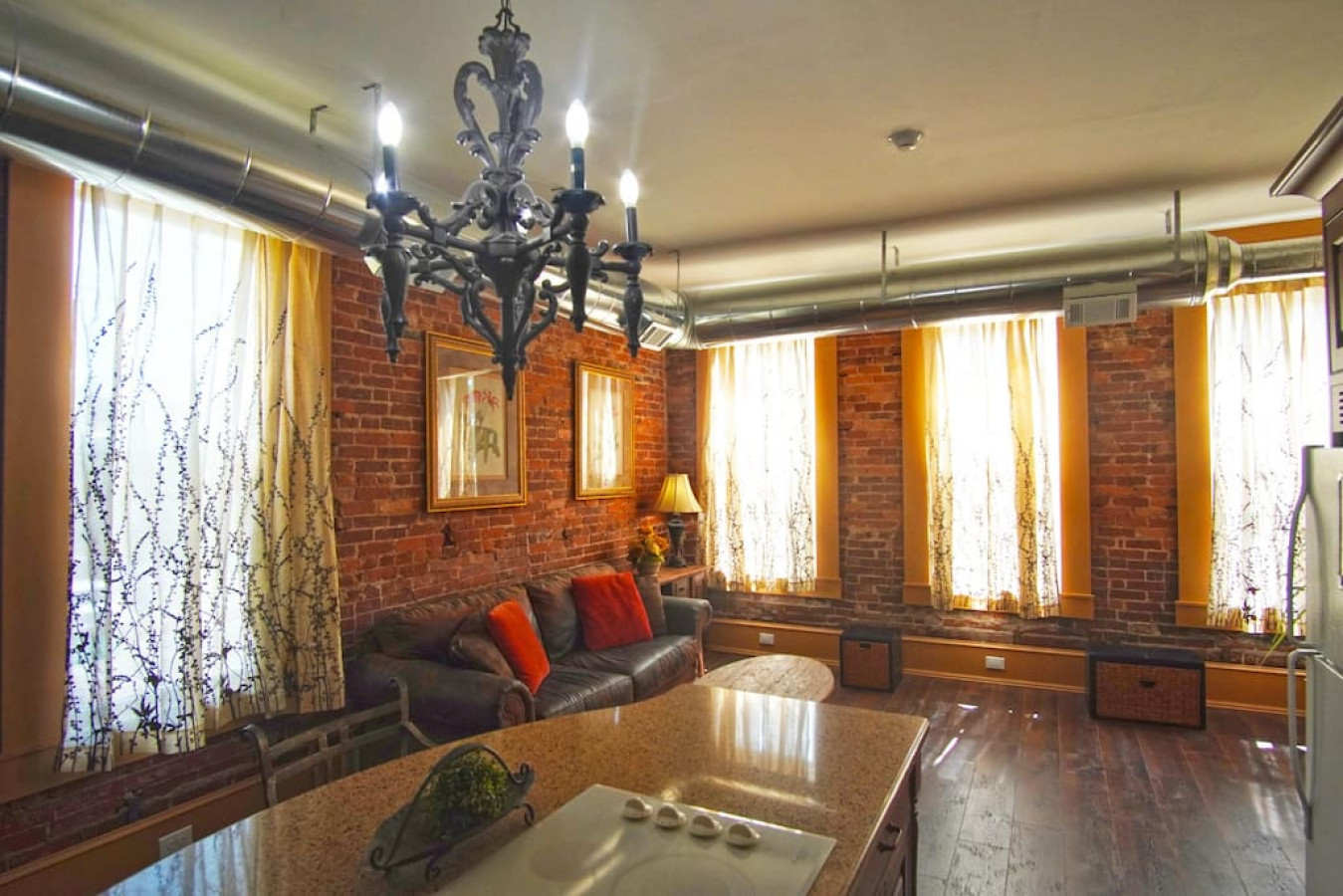 Shopping District Apt | Heart of Historic Downtown