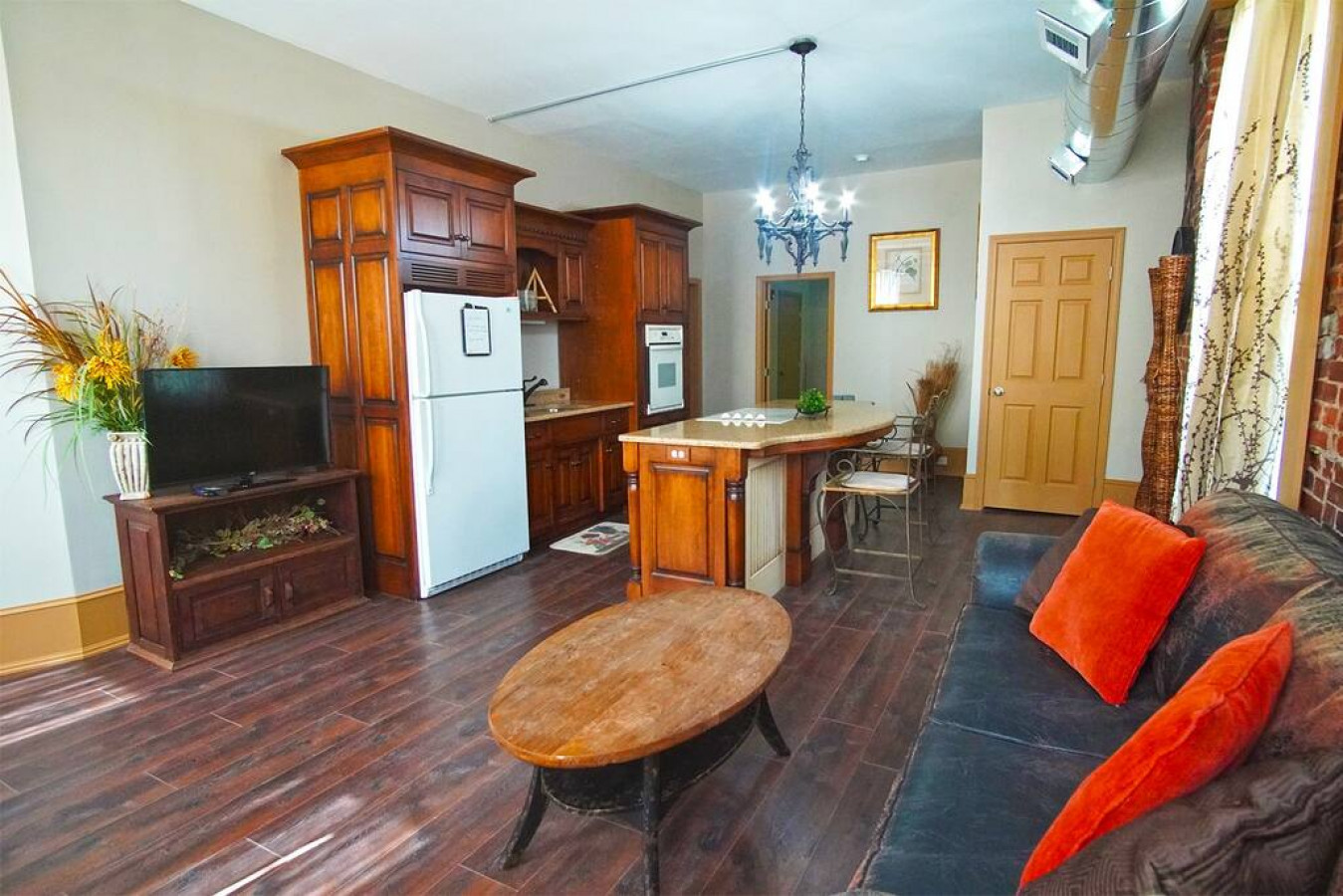 Shopping District Apt | Heart of Historic Downtown