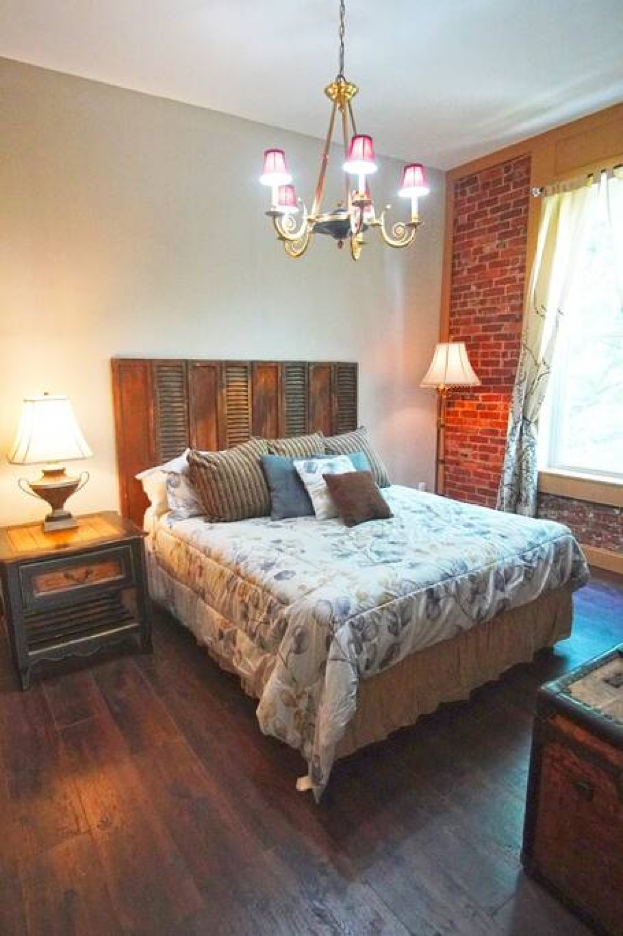 Shopping District Apt | Heart of Historic Downtown