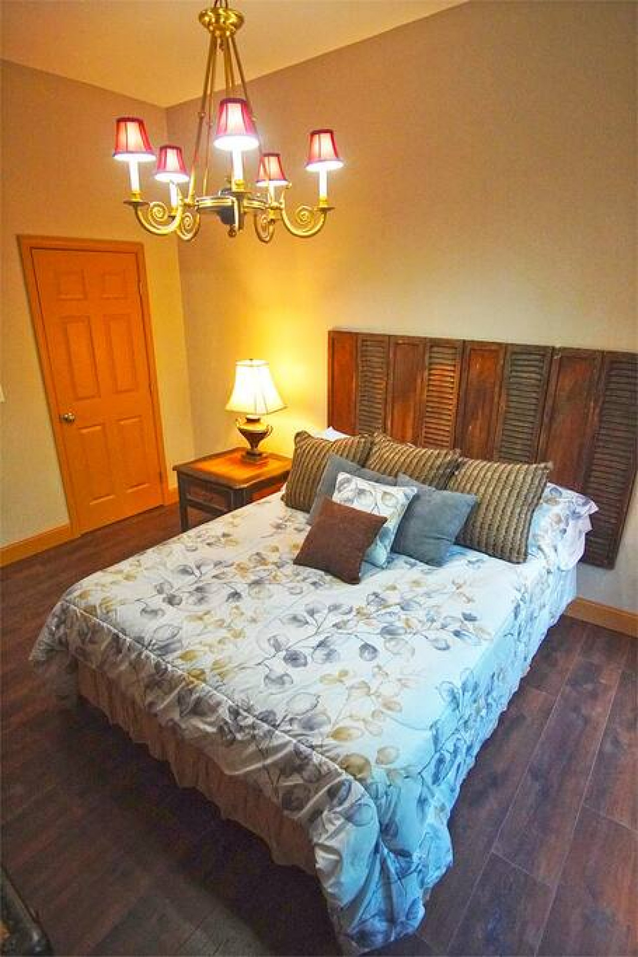 Shopping District Apt | Heart of Historic Downtown