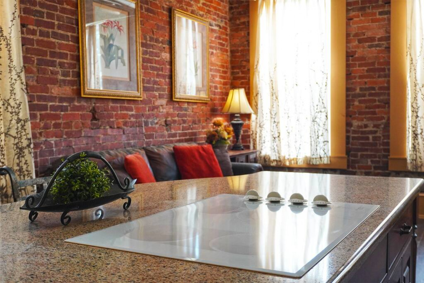 Shopping District Apt | Heart of Historic Downtown
