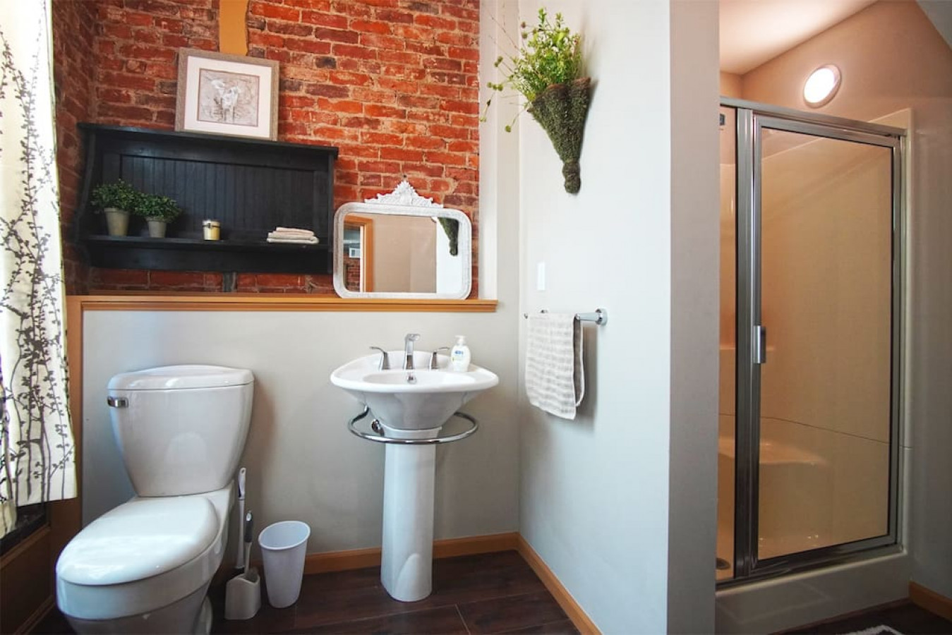 Shopping District Apt | Heart of Historic Downtown