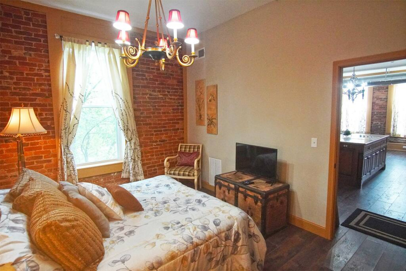 Shopping District Apt | Heart of Historic Downtown