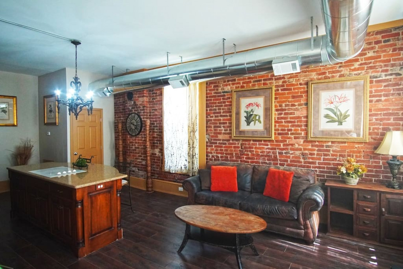 Shopping District Apt | Heart of Historic Downtown