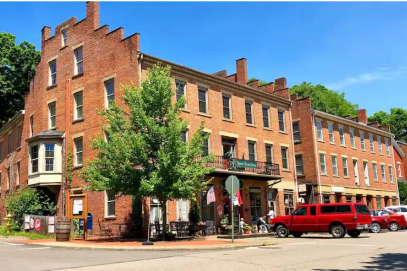 Stella's Place in Heart of Historic Roscoe Village