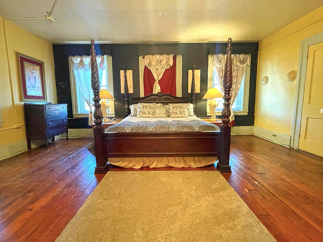 Stella's Place in Heart of Historic Roscoe Village