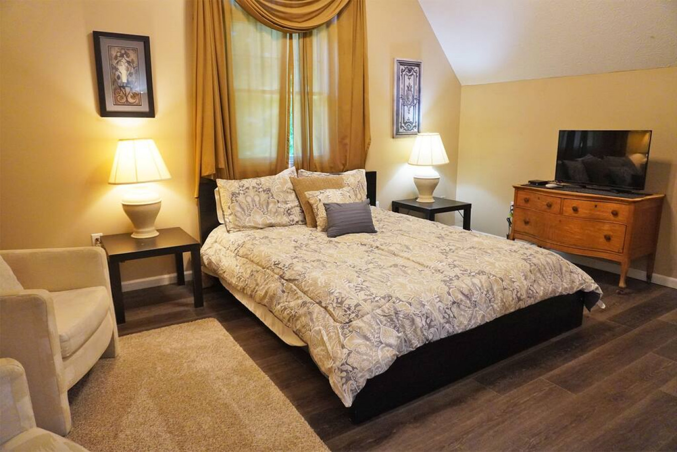 River House - Waterfront 3 bedroom, 2 bath