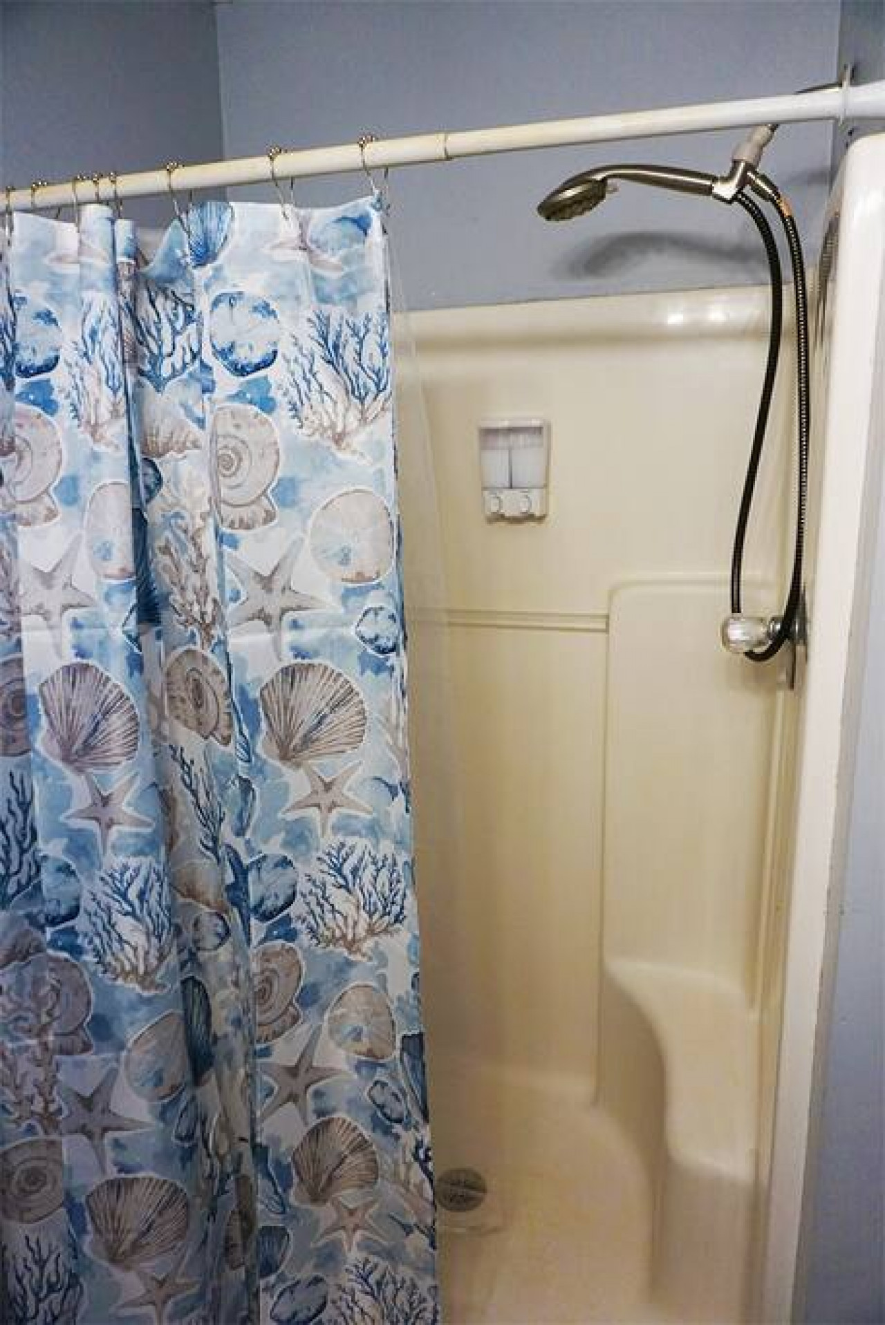 River House - Waterfront 3 bedroom, 2 bath