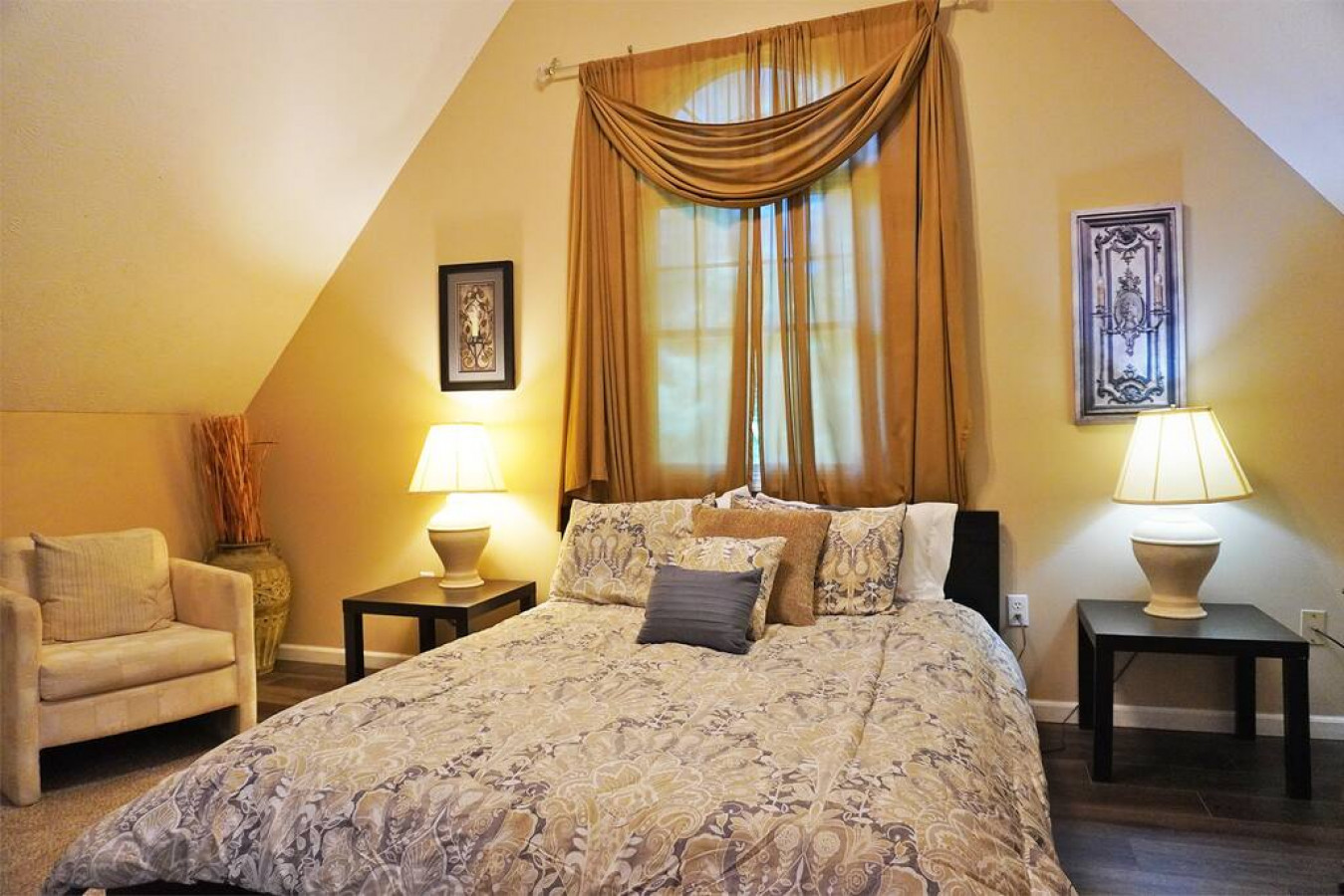 River House - Waterfront 3 bedroom, 2 bath