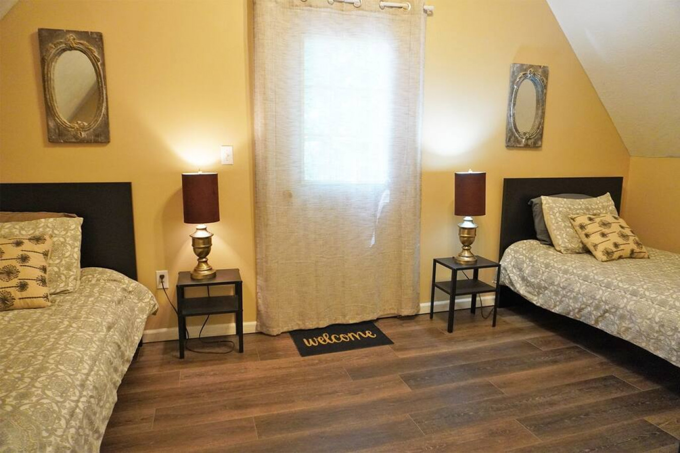 River House - Waterfront 3 bedroom, 2 bath