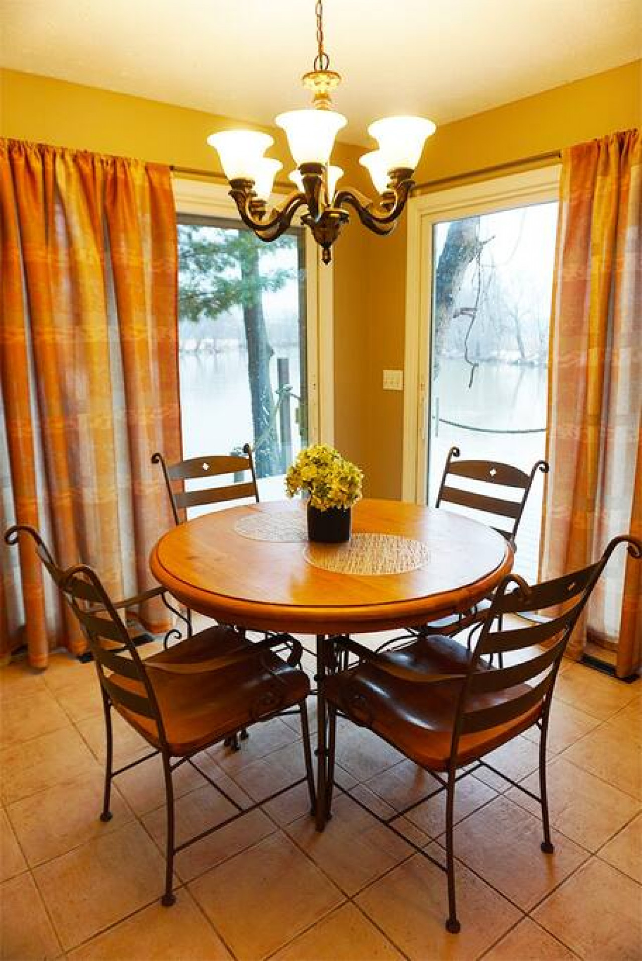 River House - Waterfront 3 bedroom, 2 bath