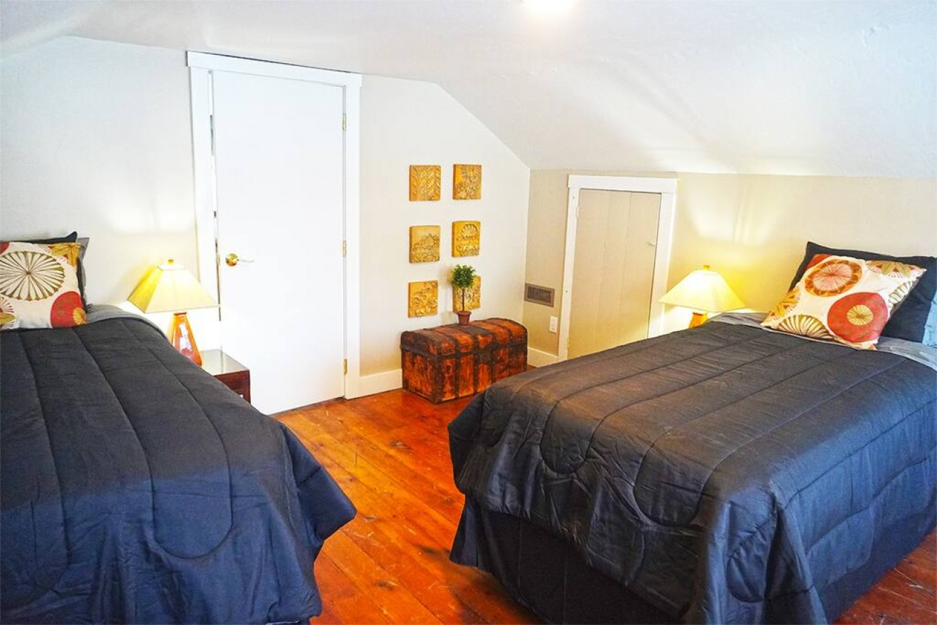 The Historic Salt Box House | Pet Friendly | Close to Local Favorites