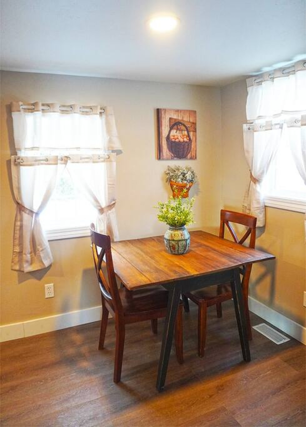 The Historic Salt Box House | Pet Friendly | Close to Local Favorites