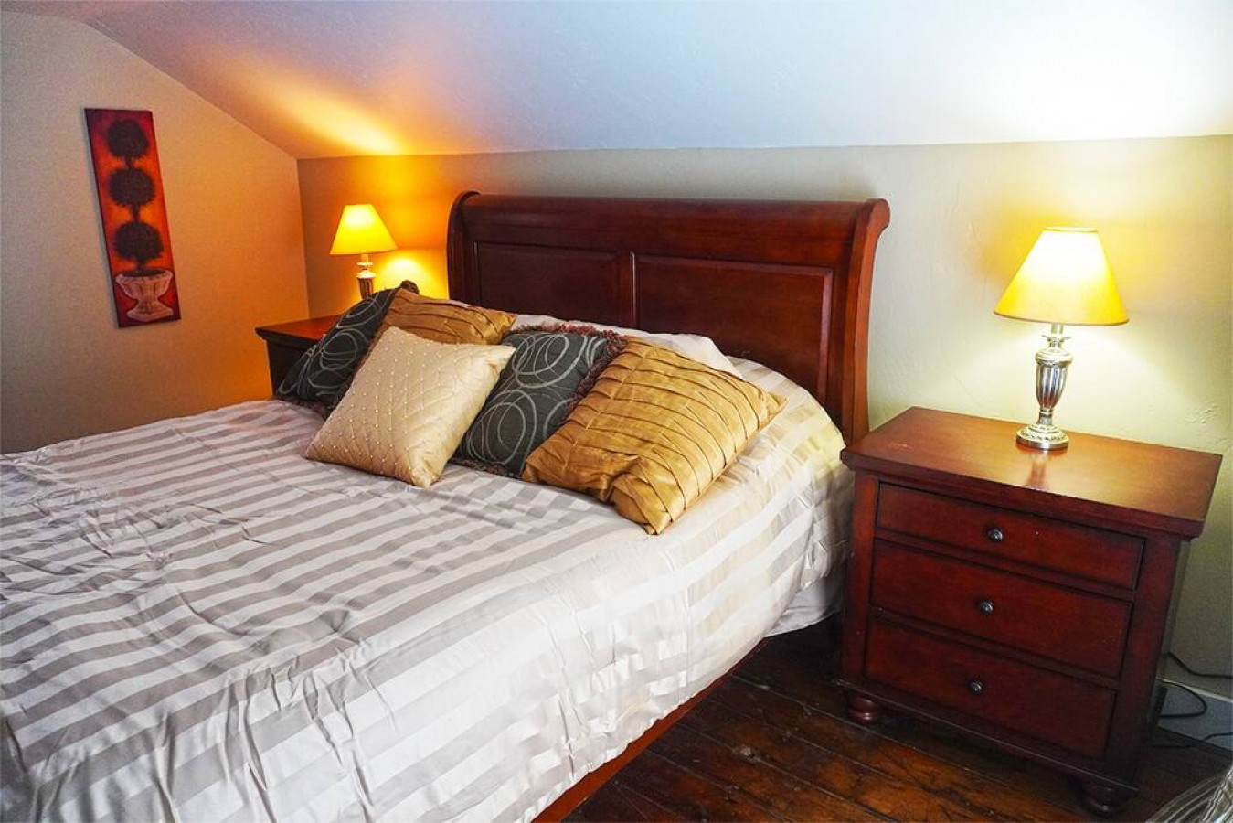 The Historic Salt Box House | Pet Friendly | Close to Local Favorites