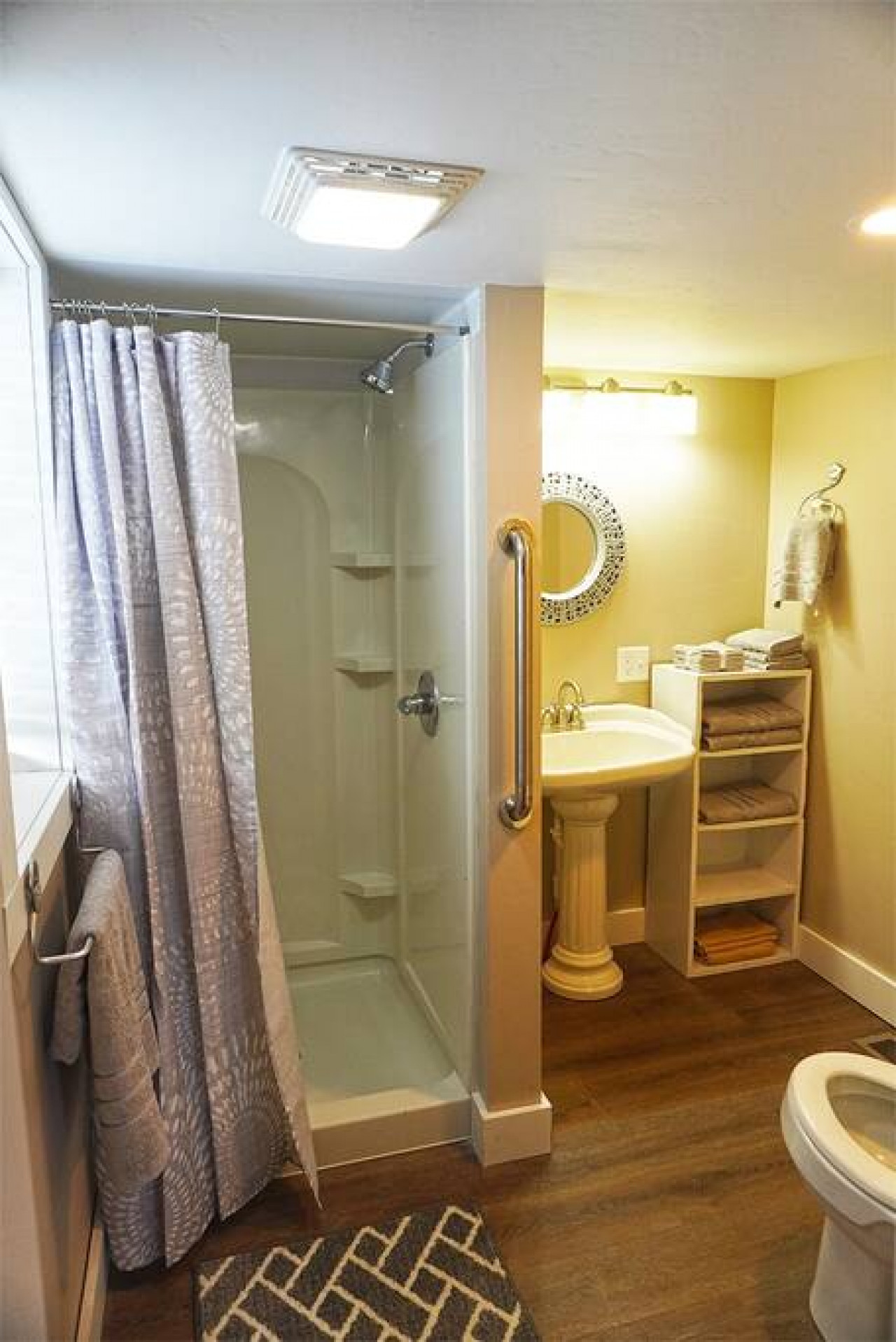 The Historic Salt Box House | Pet Friendly | Close to Local Favorites