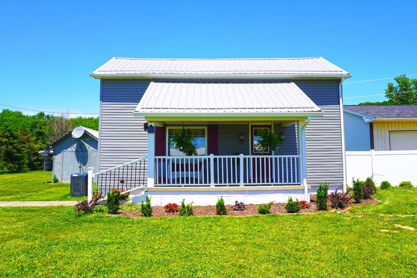 The Historic Salt Box House | Pet Friendly | Close to Local Favorites