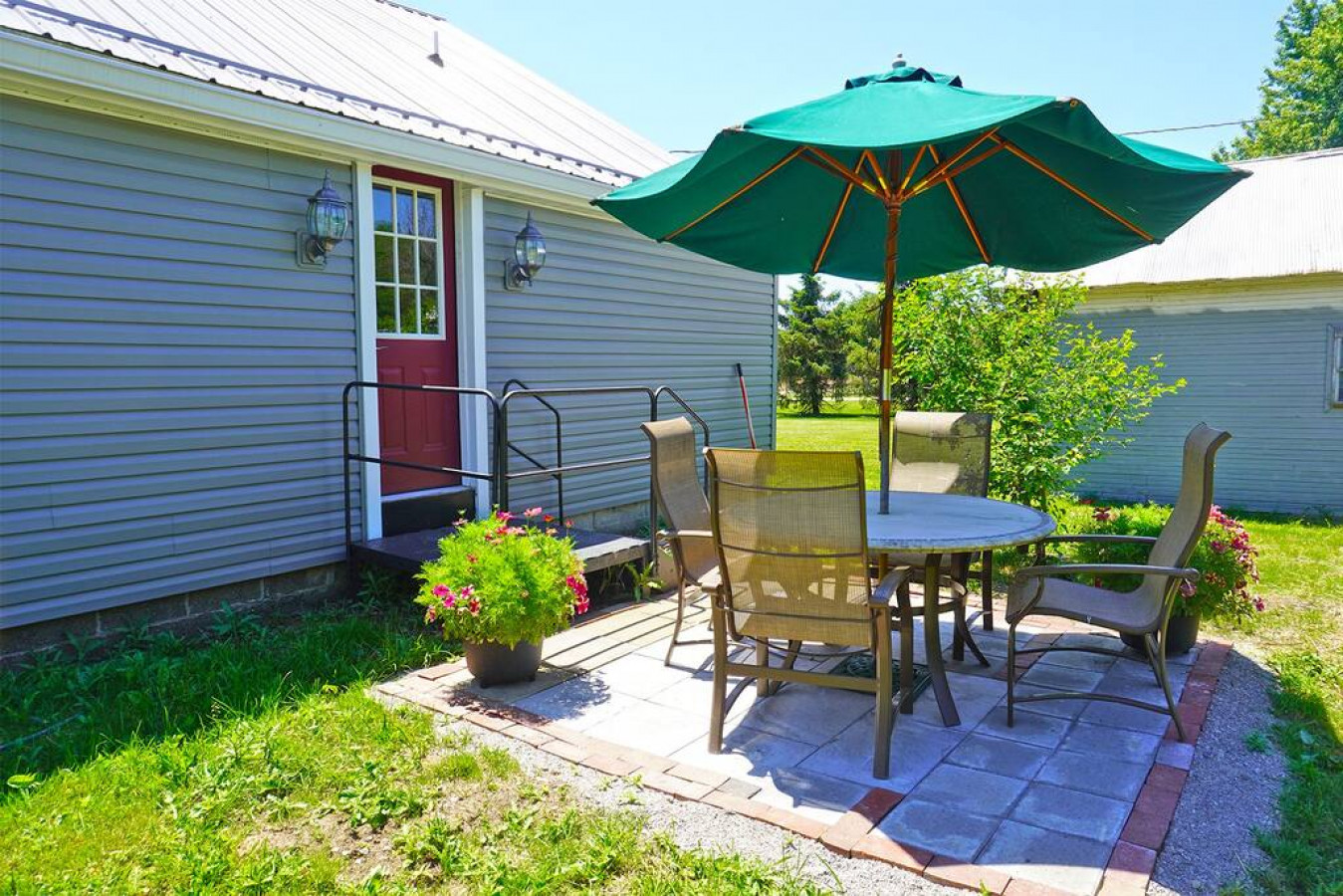 The Historic Salt Box House | Pet Friendly | Close to Local Favorites