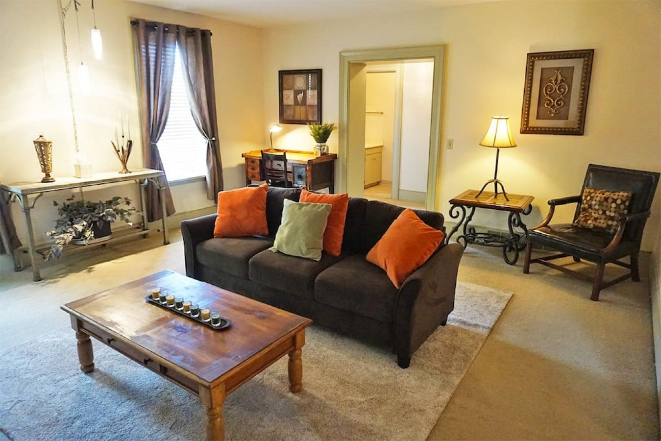 Roscoe Retreat in Heart of Historic Roscoe Village
