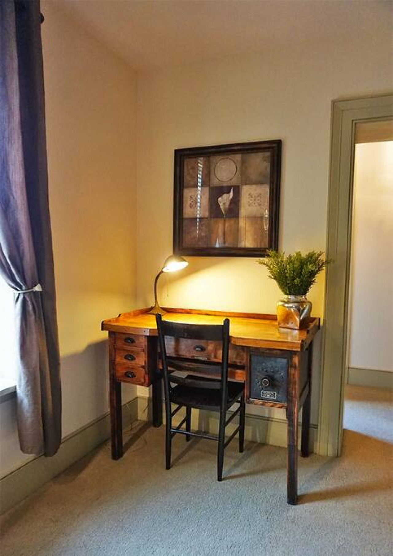 Roscoe Retreat in Heart of Historic Roscoe Village