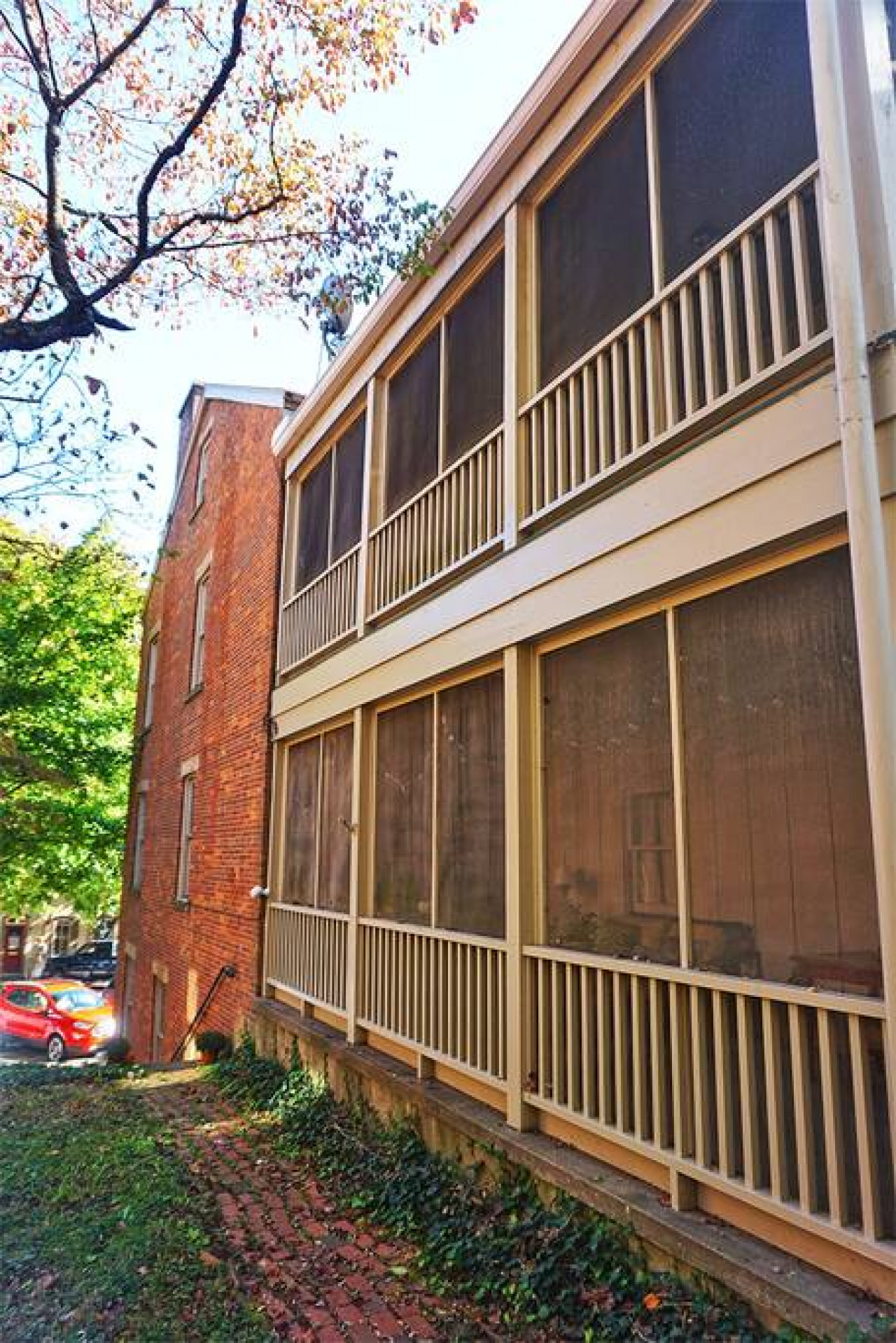 Roscoe Retreat in Heart of Historic Roscoe Village