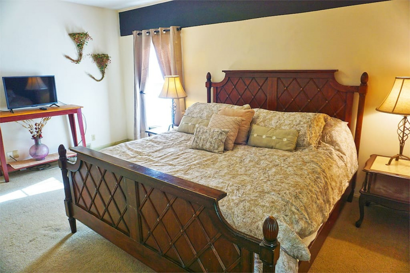 Roscoe Retreat in Heart of Historic Roscoe Village