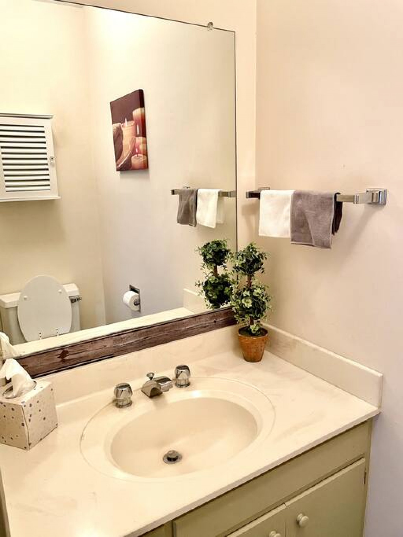 Roscoe Retreat in Heart of Historic Roscoe Village