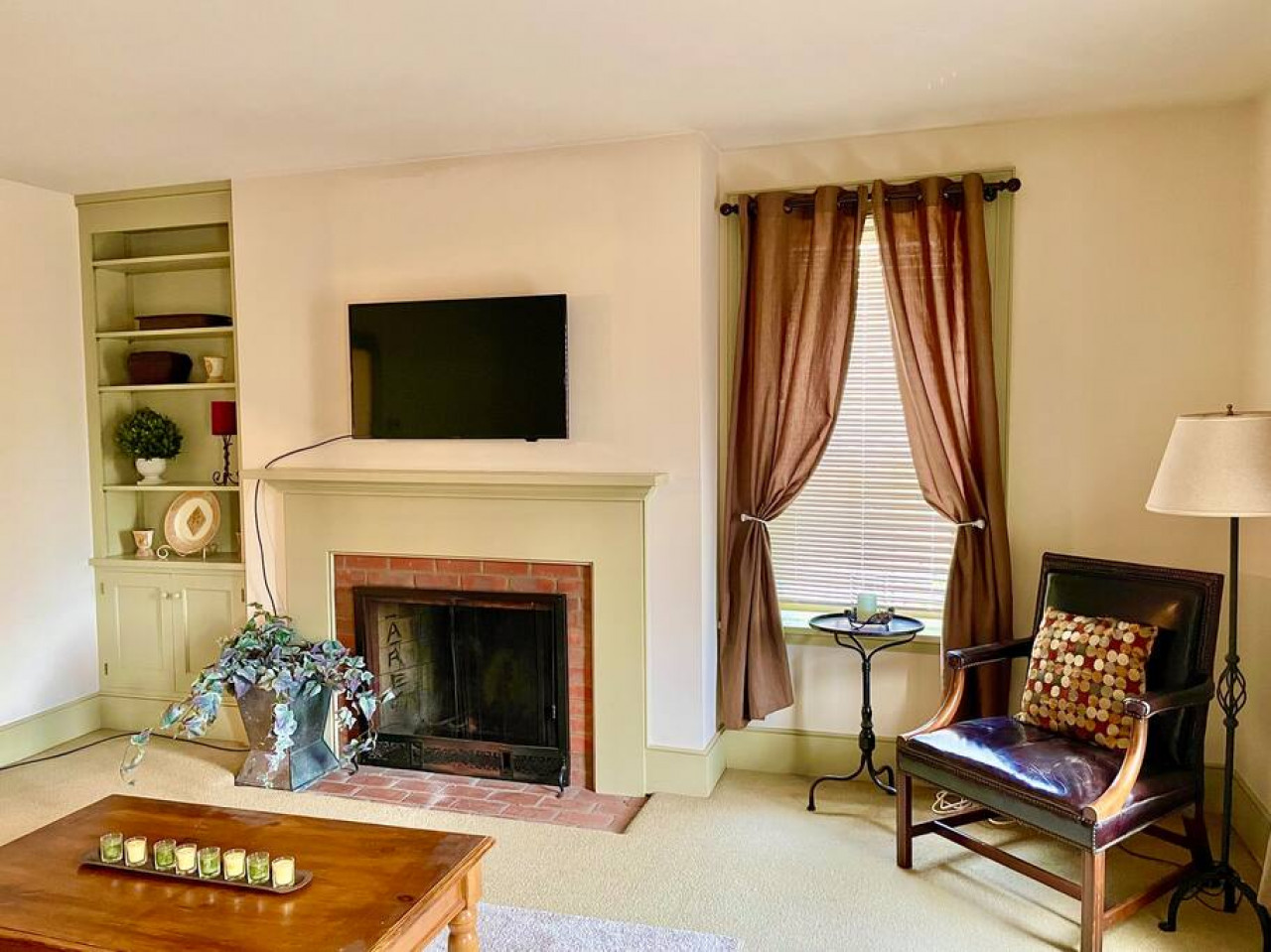 Roscoe Retreat in Heart of Historic Roscoe Village