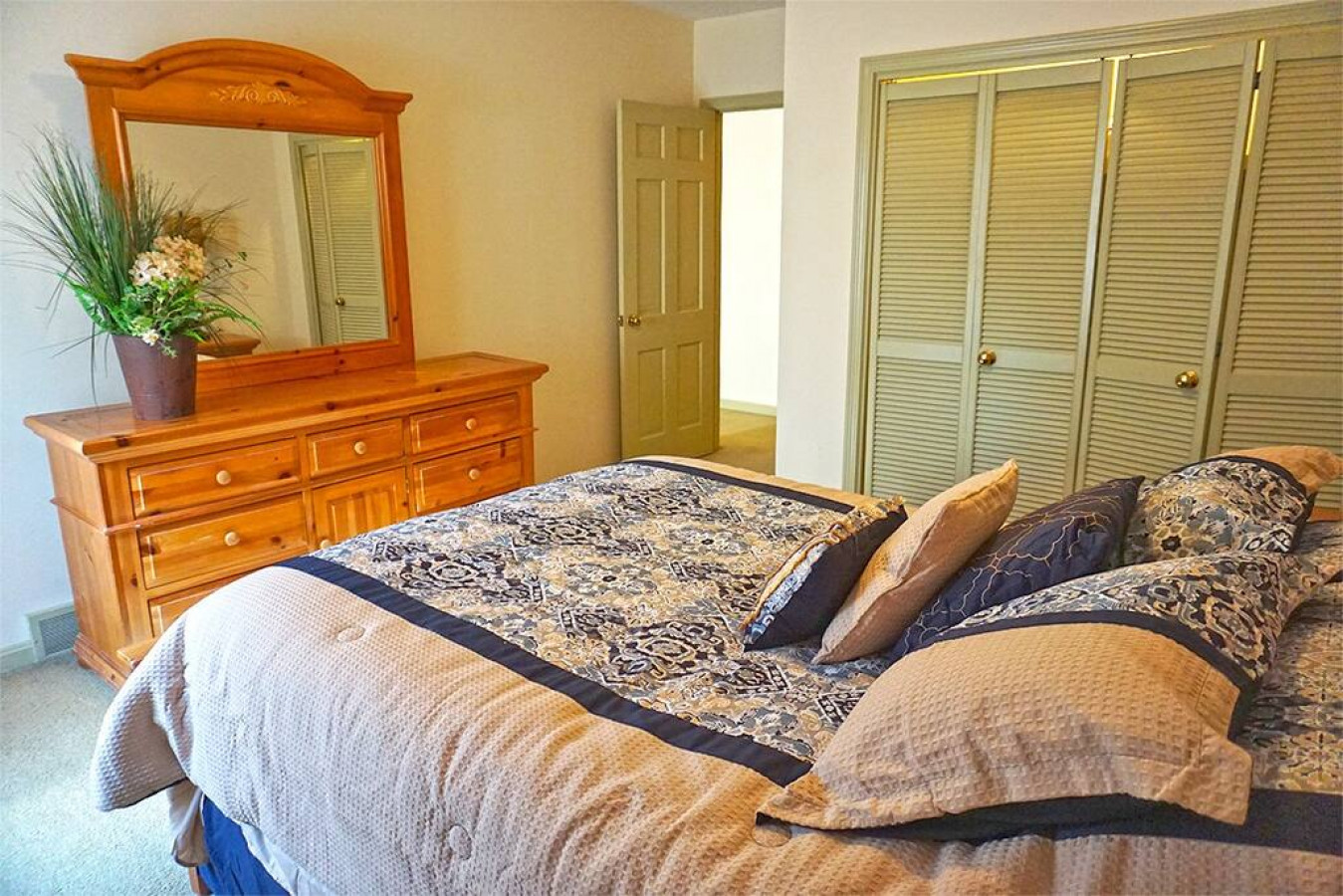Roscoe Retreat in Heart of Historic Roscoe Village
