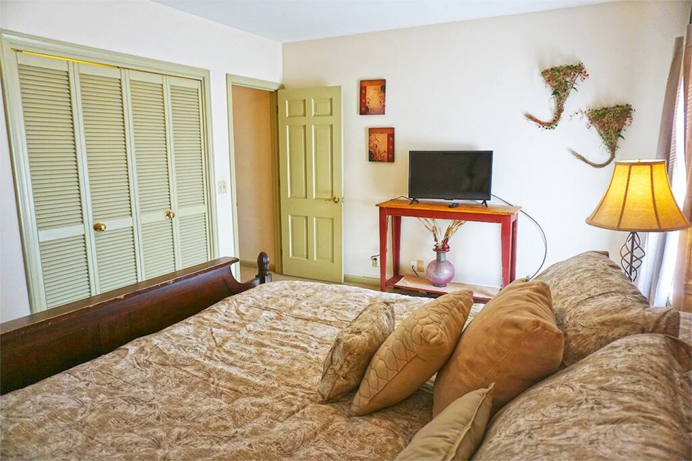 Roscoe Retreat in Heart of Historic Roscoe Village