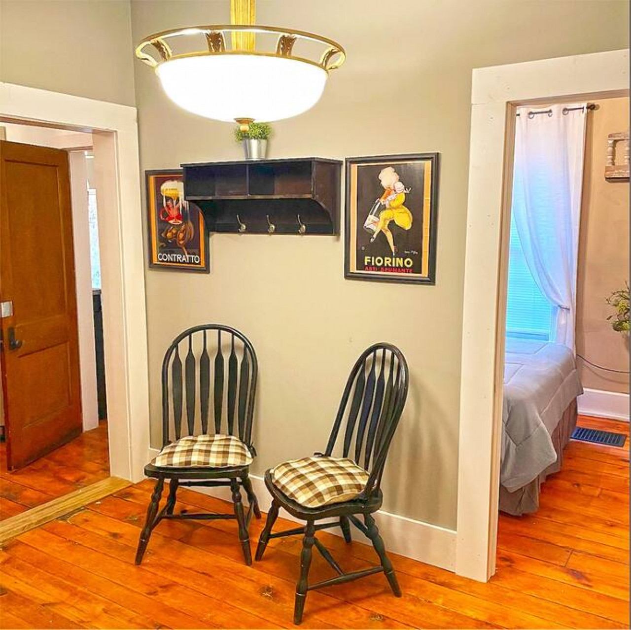 King Charlie's Place in Historic Roscoe Village