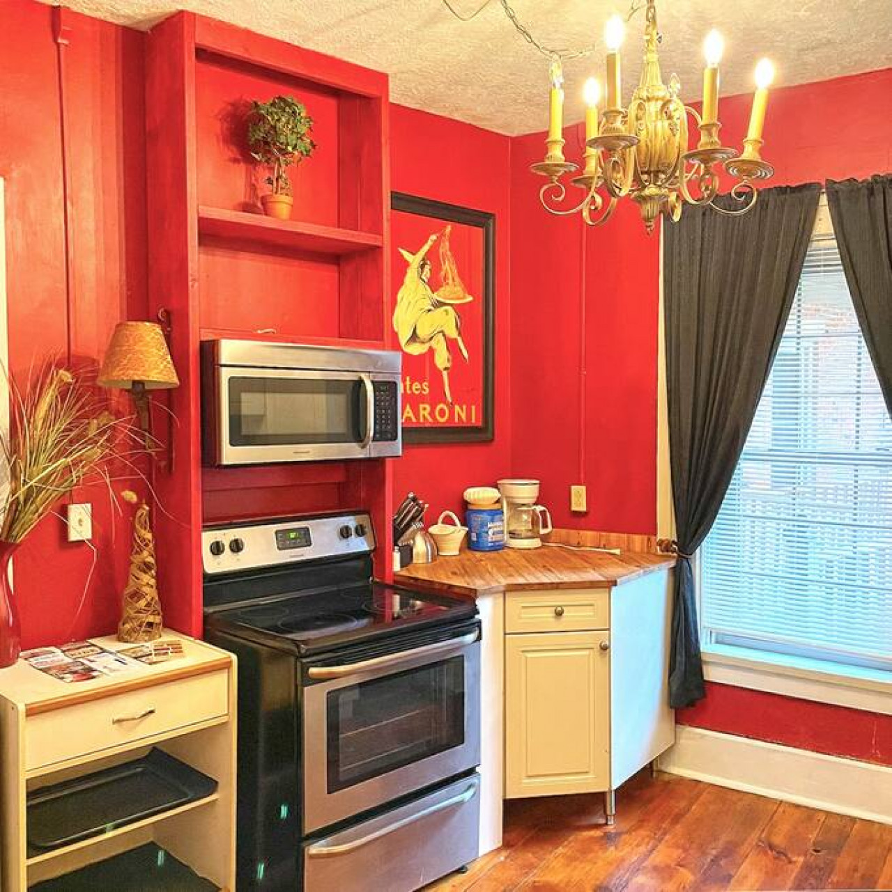 King Charlie's Place in Historic Roscoe Village