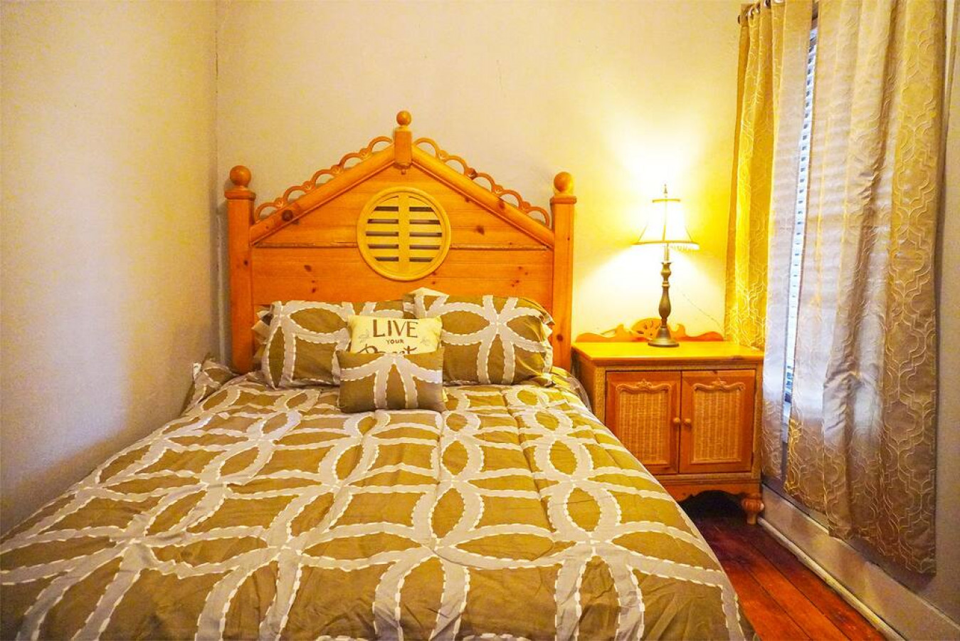 Caroline's Place in Historic Roscoe Village