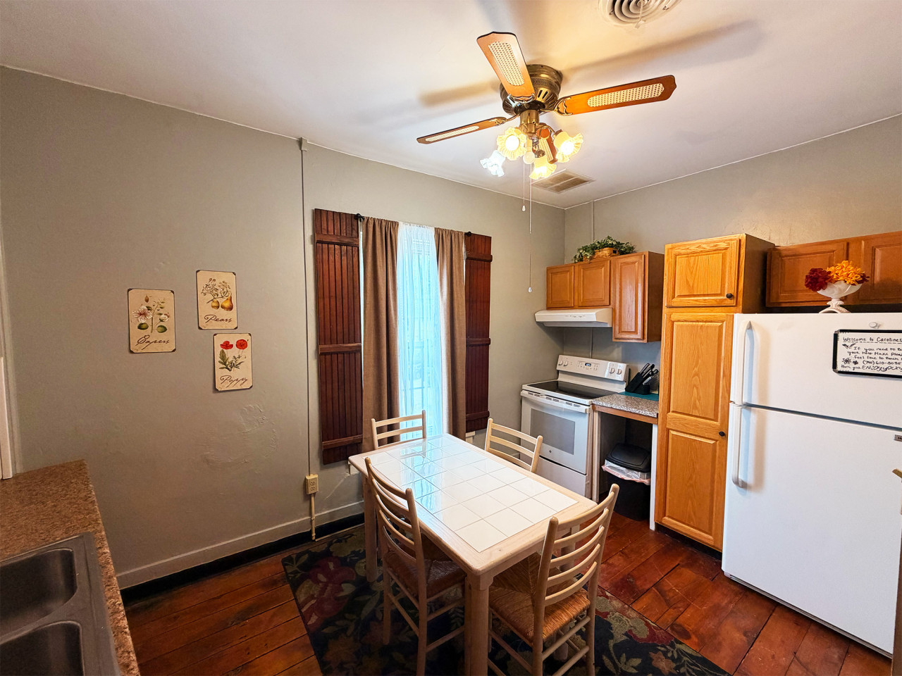 Caroline's Place in Historic Roscoe Village