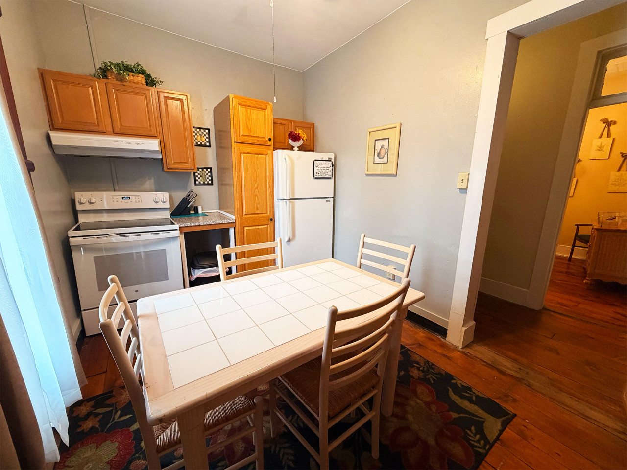 Caroline's Place in Historic Roscoe Village