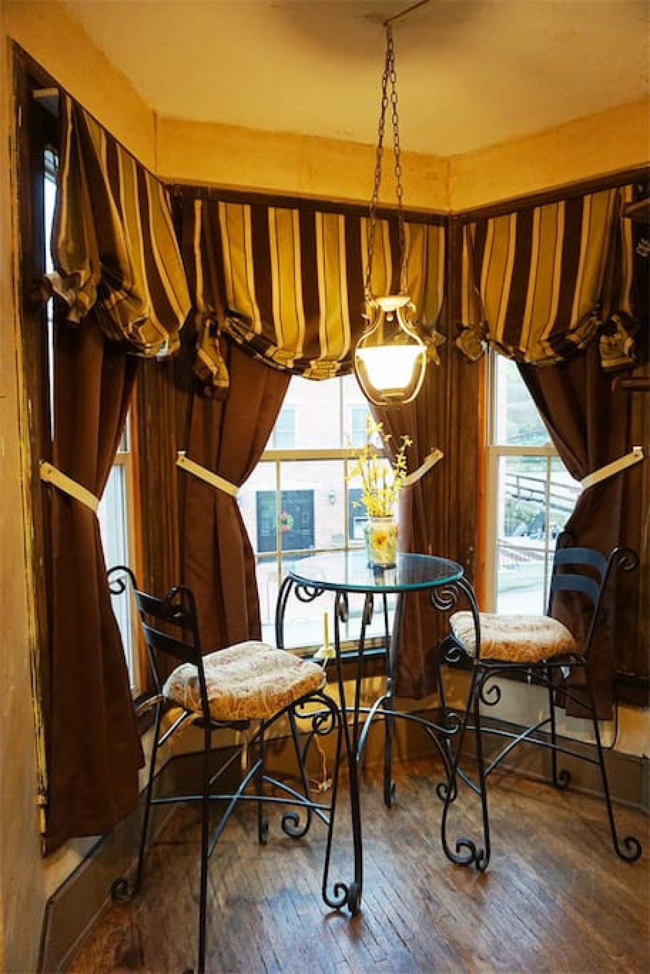 Pearl's Place in heart of Historic Roscoe Village