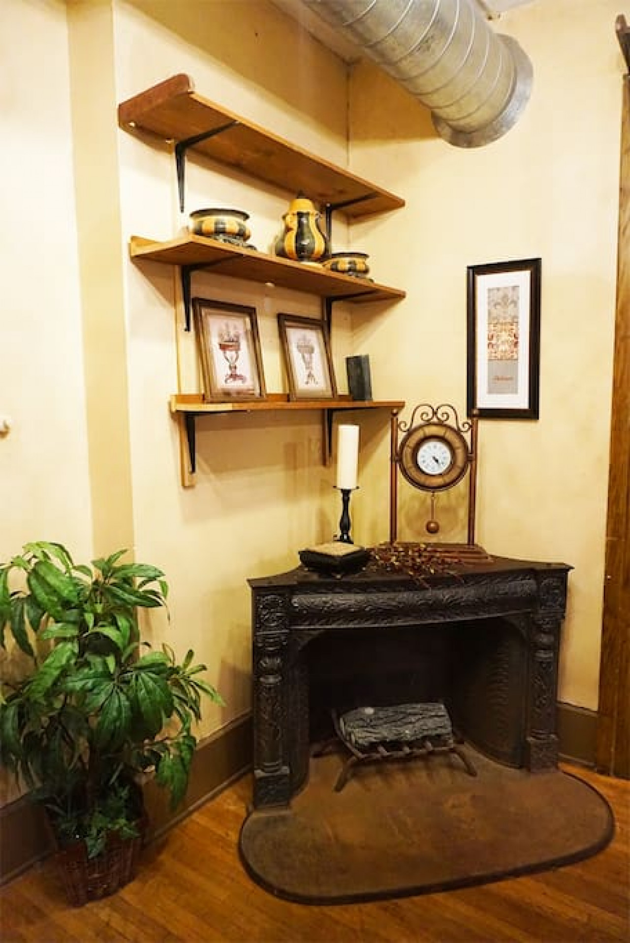 Pearl's Place in heart of Historic Roscoe Village