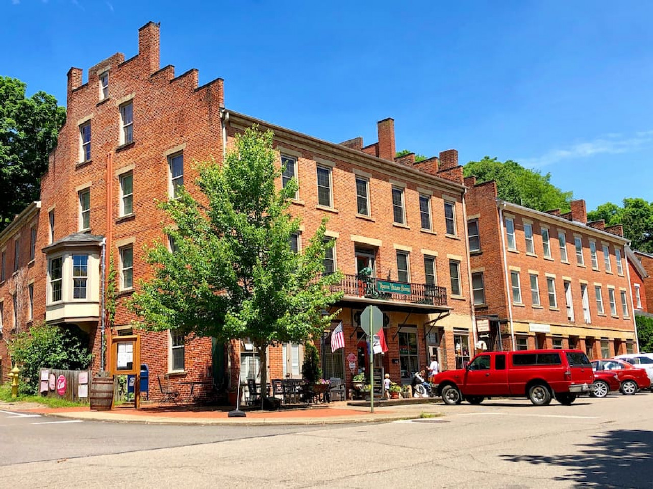 Pearl's Place in heart of Historic Roscoe Village