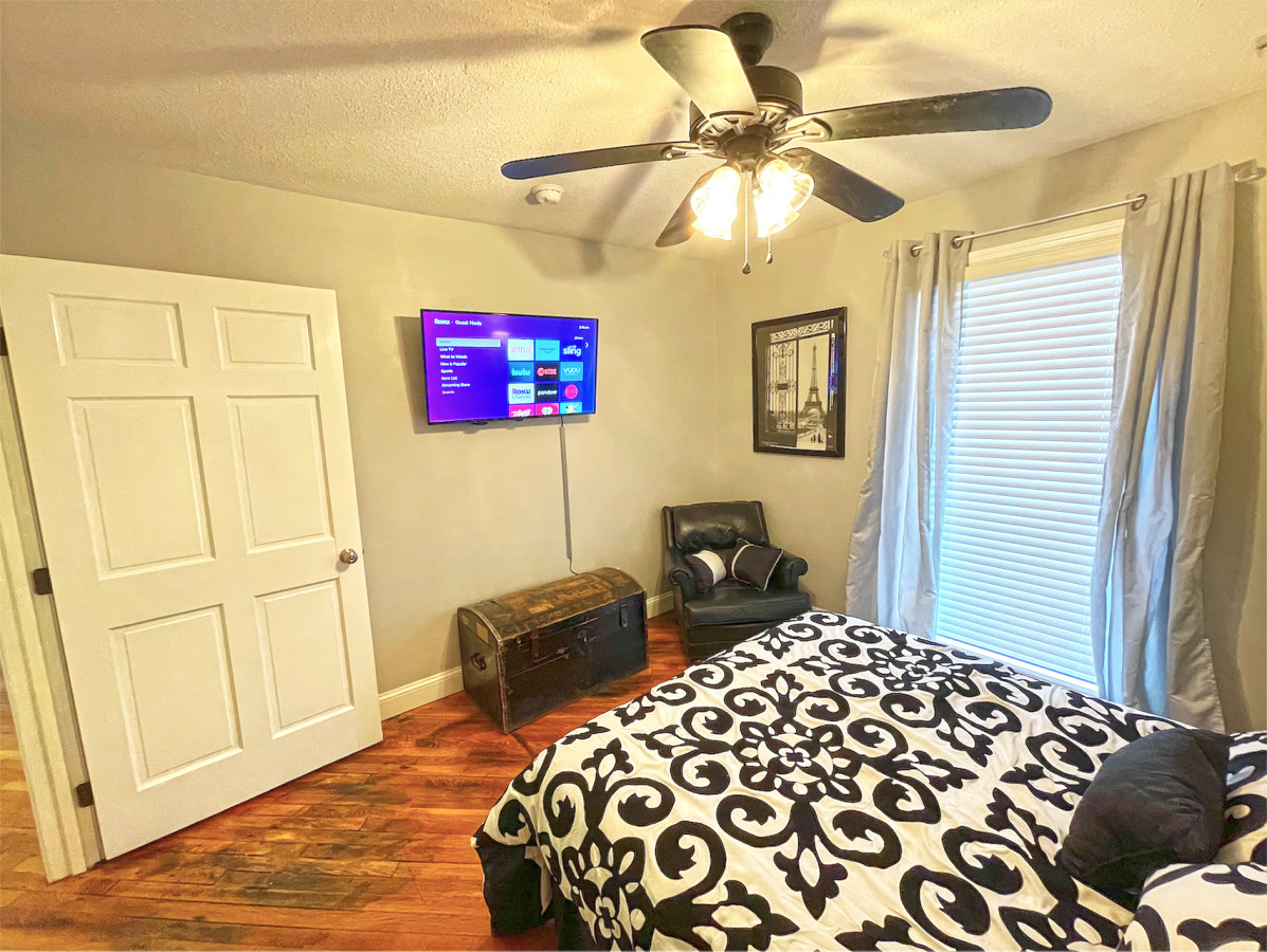 Dock Side | 2  Queen Bedroom Waterfront on Ohio River