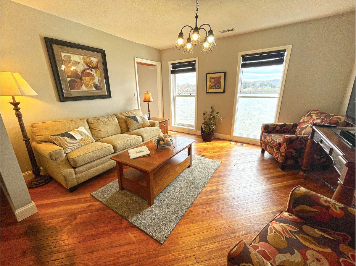 Dock Side | 2  Queen Bedroom Waterfront on Ohio River
