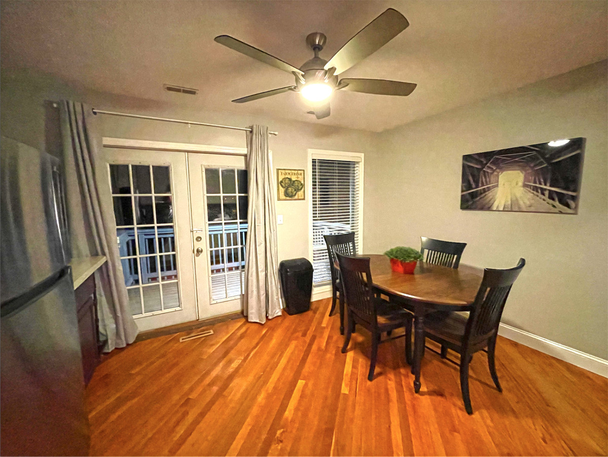 Dock Side | 2  Queen Bedroom Waterfront on Ohio River
