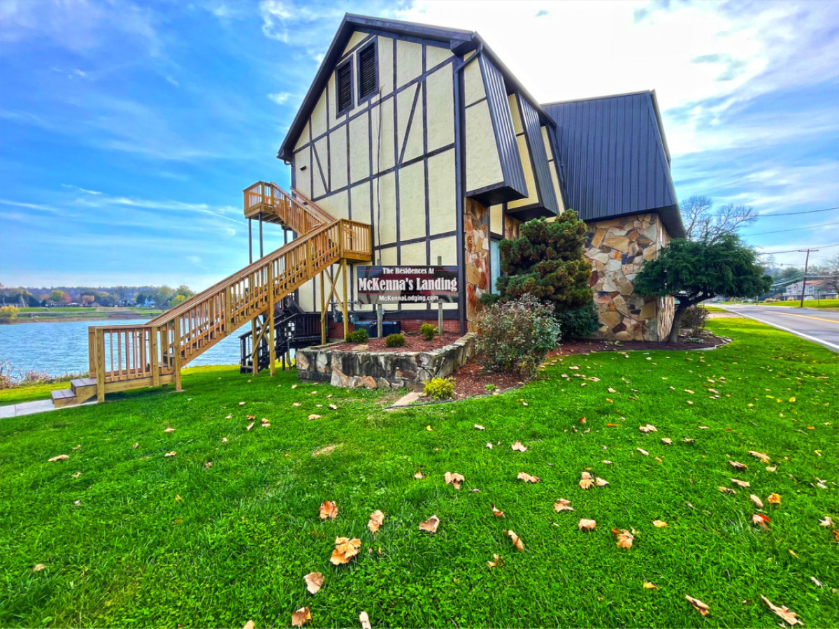 Harbor Master | 2 Bedroom Waterfront on Ohio River