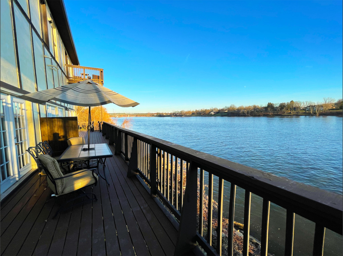Harbor Master | 2 Bedroom Waterfront on Ohio River