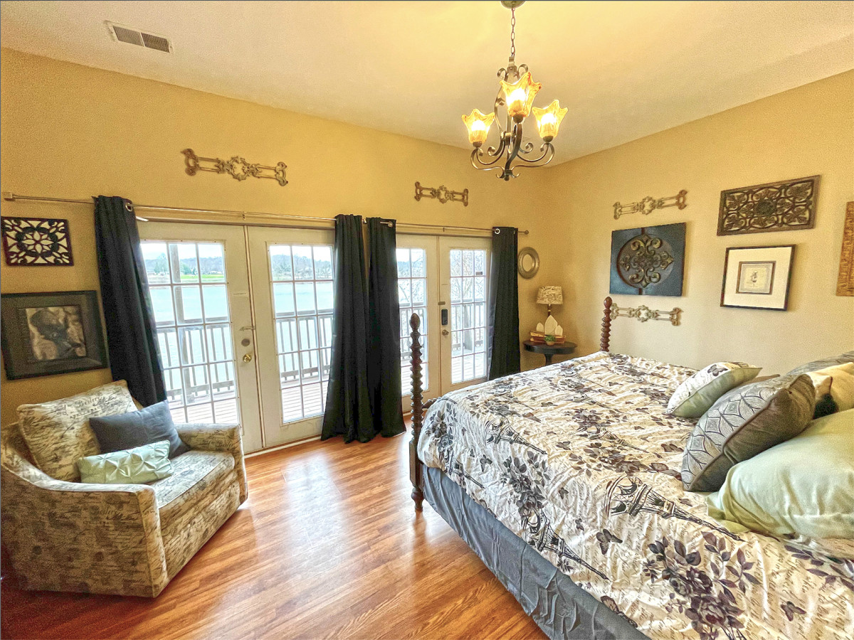 Harbor Master | 2 Bedroom Waterfront on Ohio River