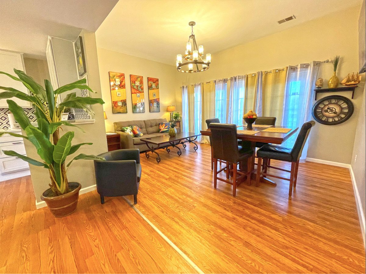 Captain's Quarters | One King size Waterfront Condo on Ohio River
